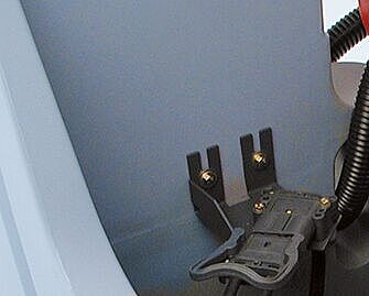 Tank und Technik einer Schrubbmaschine.